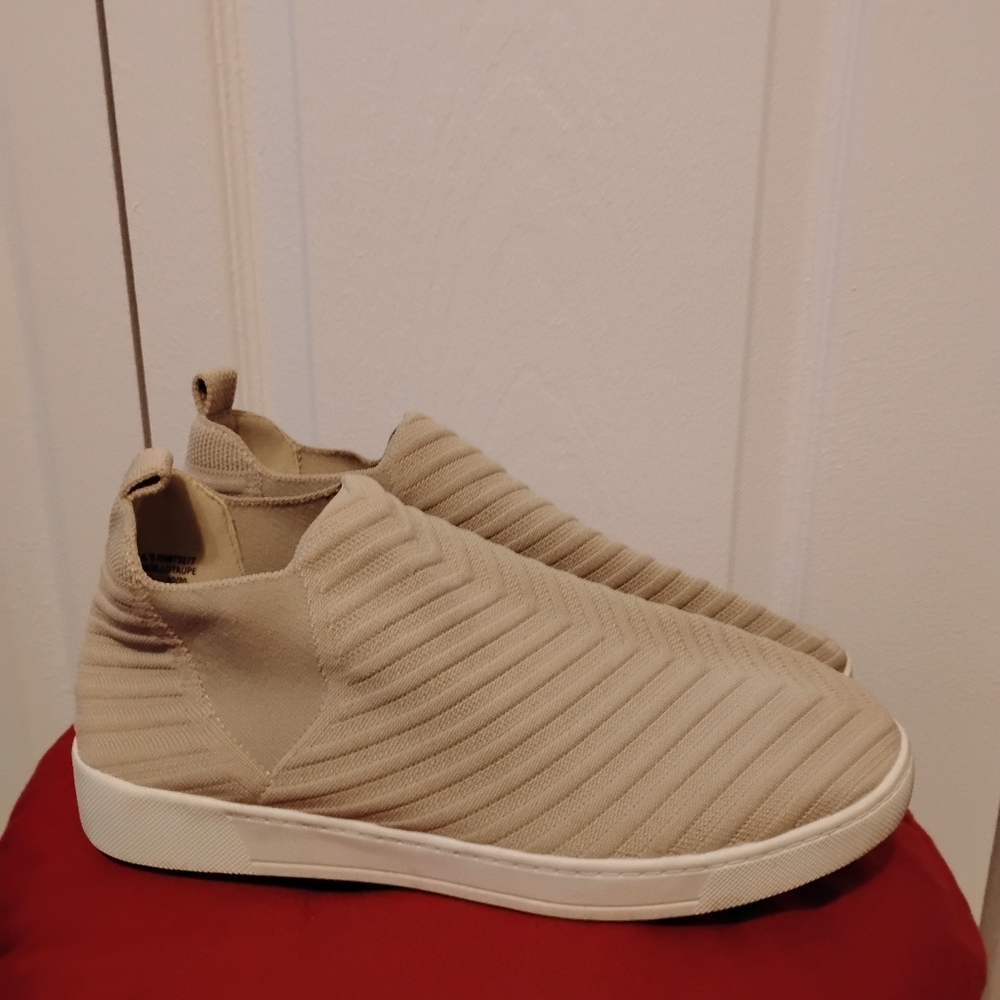 Comfy Sonoma Goods Ortholite ECO Women's Slip-on Sneaker Boots Taupe SZ 9